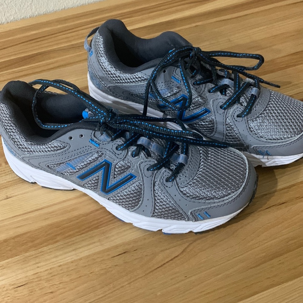 Womens New Balance 402’s size 6 like new
